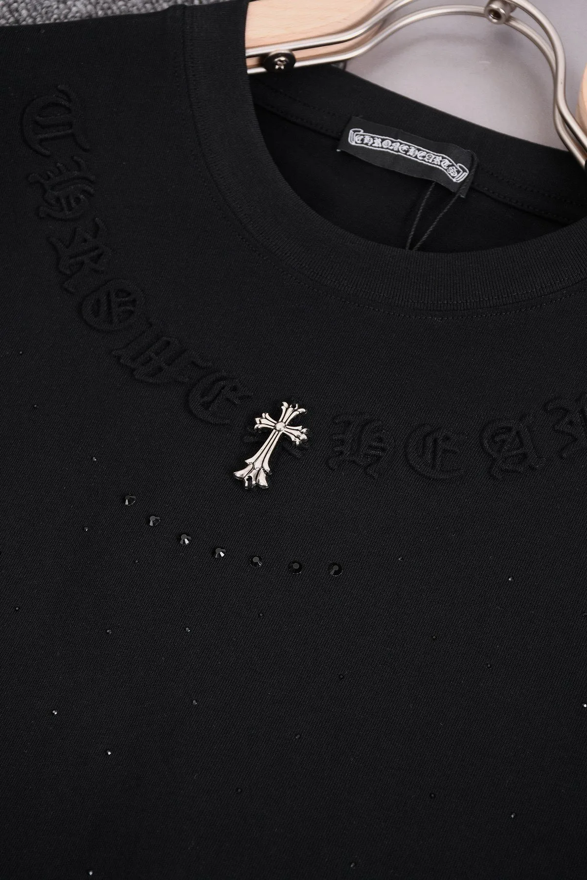 🅿️198 Chrome Hearts Select 280 grams of customized fabric [Top quality] Customized handmade hardware + concave and convex embossing + hot diamond embellishment process. Same style for men and women. Size: S M L XL XXL Color: black white